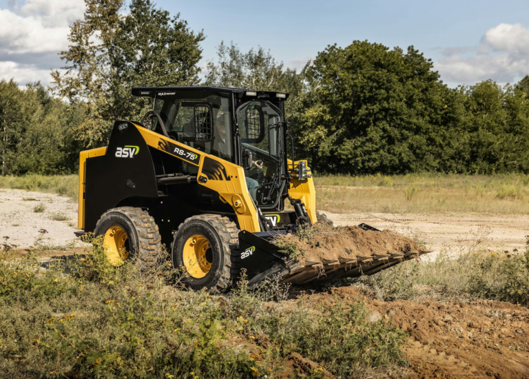 RS-75 Skid Steer with bucket